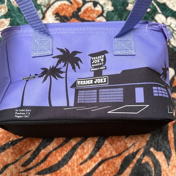 TRADER JOES LIMITED EDITION LUNCH BAG Pink and Purple Travel Organizers SOFT - Picture 2 of 7
